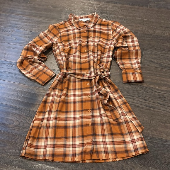 Lucky Brand V-neck,collar,long sleeve,rust plaid,button down, tie waist - Picture 2 of 11